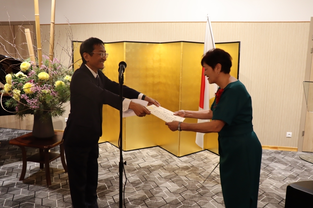 佐藤支部長表彰式